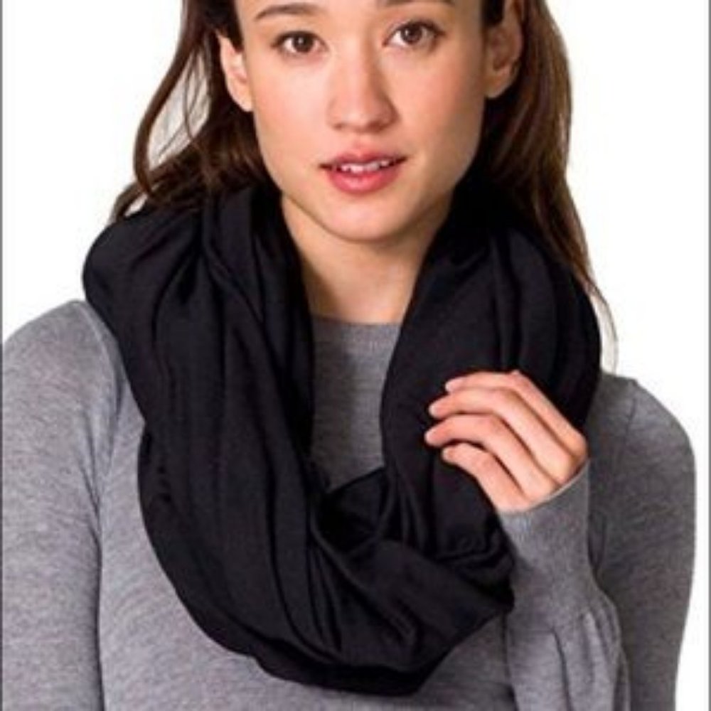 American Apparel Circle Scarf in Black
